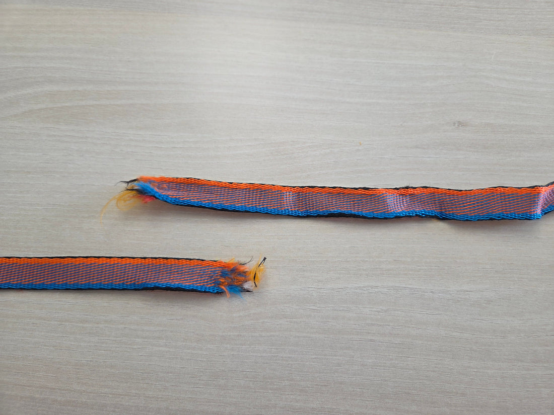Gerissenes Slackline-Band aus Polyester-Dyneema-Mischung nach dem Zerreißversuch