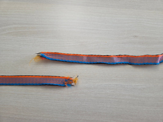 Gerissenes Slackline-Band aus Polyester-Dyneema-Mischung nach dem Zerreißversuch